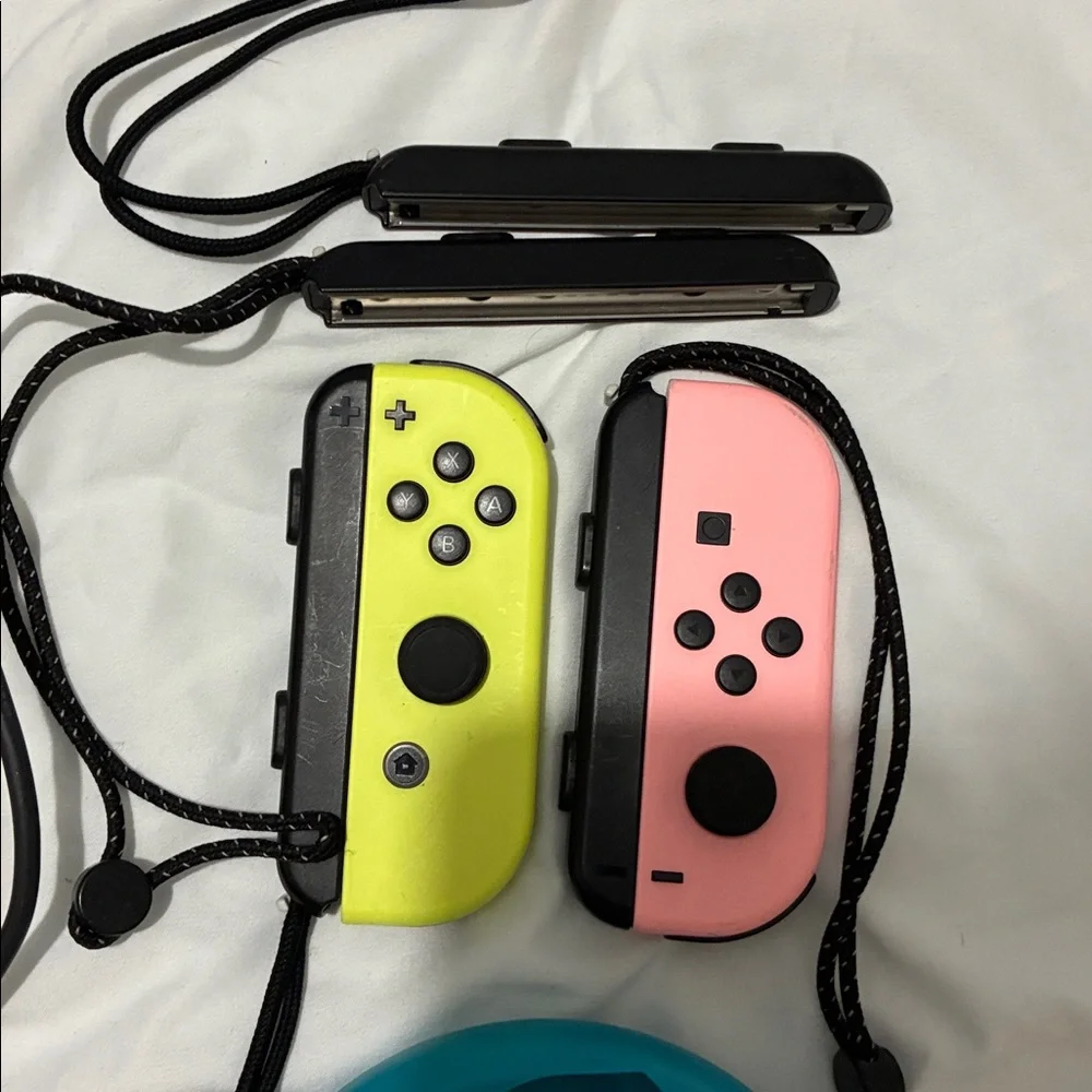 Nintendo Switch - Picture 4 of 9